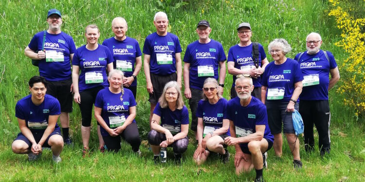 Deltagere fra PROPAs træningshold i Hjørring og pårørende er klar til at løbe og gå Royal Run i Brønderslev.