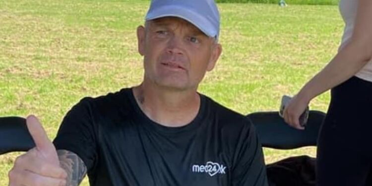 Morten efter at have løbet 24 timer ved havet til fordel for Hospice Vendsyssel.