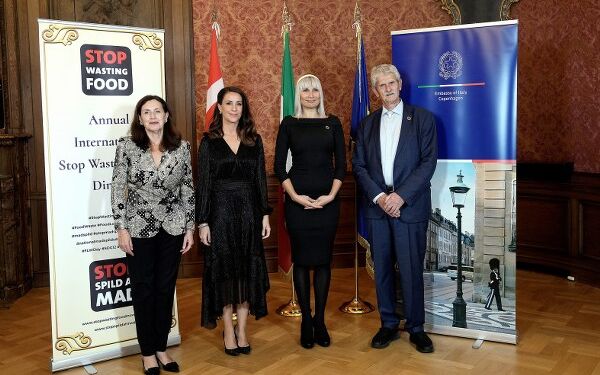 H.K.H. Prinsesse Marie deltager i middag mod madspild arrangeret af Den Italienske Ambassade i Danmark og organisationen Stop Spild Af Mad. Foto: Keld Navntoft.