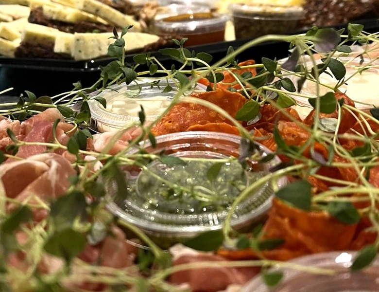 Tapasbuffet før bålet til Sankt Hans 2