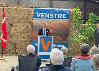 Morten Løkkegaard fra Venstre til grundlovsmøde hos partifælle og borgmester Søren Smalbro i Bjergby. Foto: Privat.