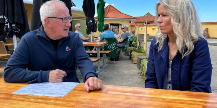 Handelschef Per Mohr Martensen og turistchef Laila Zielke arbejder og positivt tæt sammen i interesseorganisationerne Hirtshals Handel & Erhverv og Hirtshals Turisme. Foto: Niels Skipper.