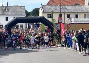 Så er starten gået til Grundlovsløbet 2024 i Hjørring. Foto: Palle W. Nielsen