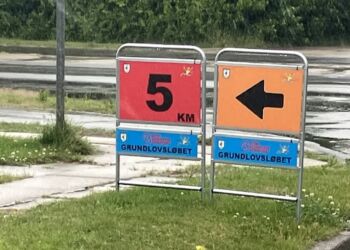Skiltene er på plads til Grundlovsløbet 2024 - god tur. Foto: Palle W. Nielsen