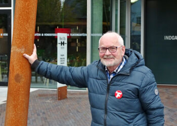 Karl H. Bornhøft foran Vendsyssel Teater. Arkivfoto: Palle W. Nielsen