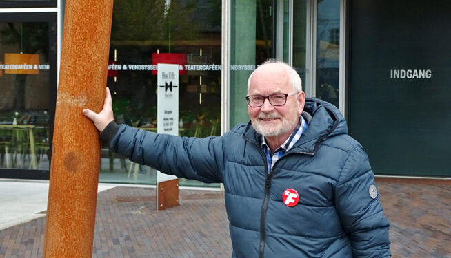 Karl H. Bornhøft foran Vendsyssel Teater. Arkivfoto: Palle W. Nielsen
