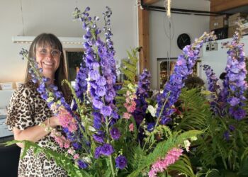 Laila og medarbejderne hos Mimosa by Pottehaven laver smukke dekorationer. Foto: Palle W. Nielsenb