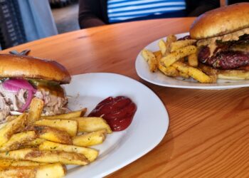 Et par lækre smagsoplevelser ved BadBoy Butchers BBQ. - Foto: Jesper Kjærgaard