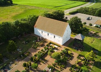 Asdal Kirke. Foto: Privat.