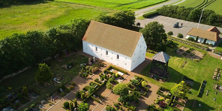 Asdal Kirke. Foto: Privat.