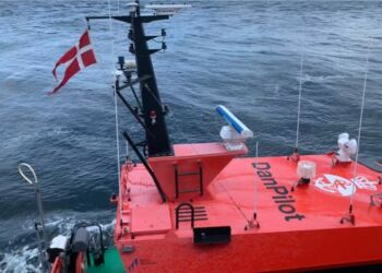 For første gang siden 2013 sejler DanPilots lodsbådemed splitflag i Skagen, Frederikshavn, Udbyhøj, Randers, Grenå, Fredericia, Esbjerg, Aabenraa, Odense, Hornbæk, Helsingør, Sjællands Odde, Kalundborg, København, Dragør, Korsør, Spodsbjerg, Gedser, Allinge og Rønne. Foto: DanPilot.