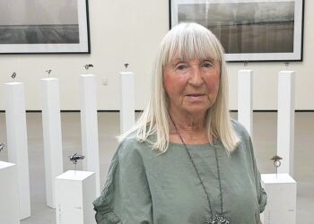 Kunstner Helga Exner. Foto: Jonathan Kjær Troelsen / TV2 Nord.