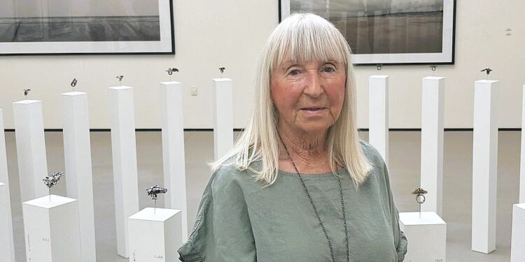 Kunstner Helga Exner. Foto: Jonathan Kjær Troelsen / TV2 Nord.