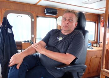 Reder og skipper Jørgen Runehäll i Hirtshals Havn. Foto Terje Engø.