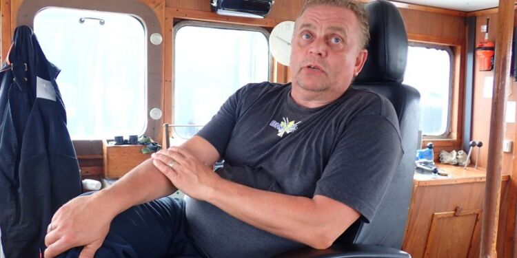 Reder og skipper Jørgen Runehäll i Hirtshals Havn. Foto Terje Engø.