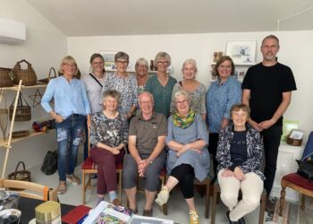 Fra øverst til venstre ses Grete, Ann, Else, Sonja, Elisabeth, Kirsten, Mette og Thomas bagerst Mona, Palle, Inge-Marie, og Kirsten. Dog mangler Inge. Foto: Bistedet.