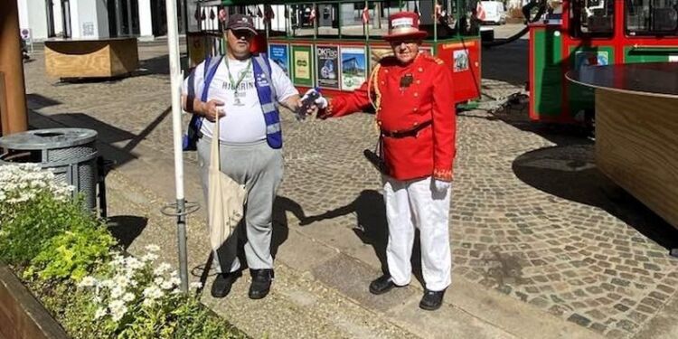 Peter Roesdahl og Krumme på Springvandspladsen. Foto: Privat.