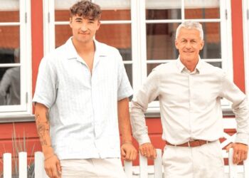 Marcus og Tom foran Ruths Hotel i Skagen.