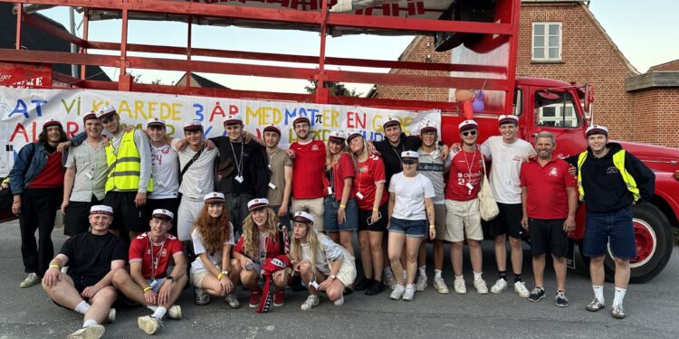 Studenterkørsel med De Røde Veteran Lastbiler.