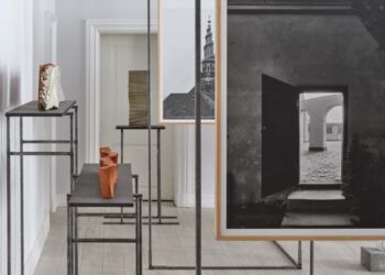 Udstillingen fremhæver Lauritz de Thurahs arkitektur og undersøger barokkens rumlige og stoflige effekter gennem nutidige designeksperimente. Privatfoto