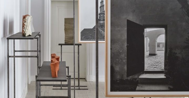 Udstillingen fremhæver Lauritz de Thurahs arkitektur og undersøger barokkens rumlige og stoflige effekter gennem nutidige designeksperimente. Privatfoto