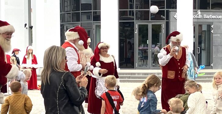 Sneboldene kom vrimlende på Springvandspladsen i Hjørring. Foto: Palle W. NIelsen