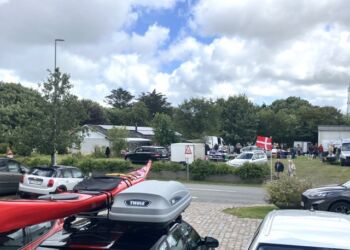 Der er loppemarked hver søndag i juli på pladsen bag tankstationen i Tversted. Foto: Palle W. Nielsen