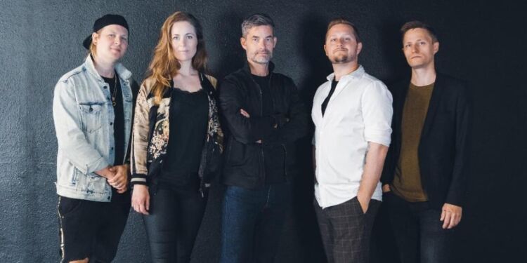 Emmersbæk Kirkes tidligere sognepræst ses her i midten af bandet When Your Heart Breaks. Foto: Privat.