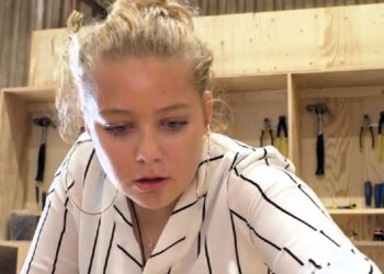 Anna Cecillie Audestad på besøg hos Nordsøen Fri Fagskole. Foto: TV2 Nord.