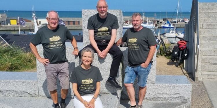 Arrangørerne bag årets Veterantræf i Hirtshals er handelschef Per Martensen, turistchef Laila Zielke, formand Tommy Høj og veteranbilsekspert Claus Neve Olsen. Foto: Privat.