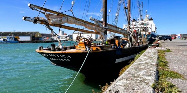 Atlantica ved kaj søndag i Hirtshals Havn. Foto: Niels Skipper.