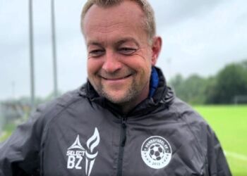Cheftræner Bo Zinck smiler lunt over andres spådomme om Vendsyssels mulighed for oprykning til 3F Superligaen. Foto: TV2 Nord.