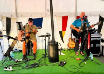 Chris og Per i teltet fredag aften hos Hirtshals Marineforening. Foto: Niels Skipper.