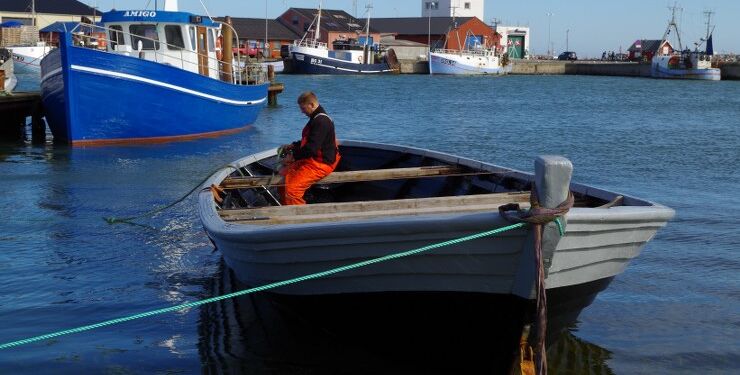 Tornby Bjergelaugs klinkbyggede fladbåd ved beddingen i Hirtshals Havn. Foto (arkiv): Niels Skipper.