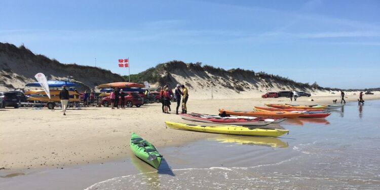 BTI Havkajaks medlemmer på Tversted Strand. Foto: Arkiv.