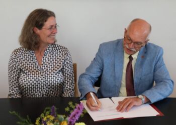 Underskrifter på aftalen om uddannelsen. Foto: MARTEC.