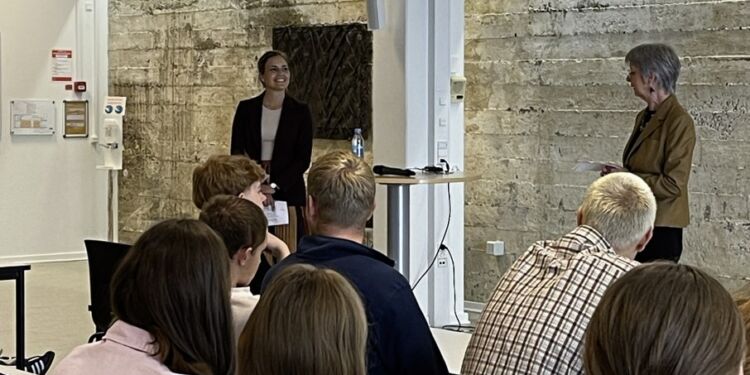 Eleverne stillede mange spørgsmål til Marie Bjerre, bl.a. om ligestilling.