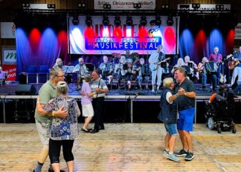 Efter spisningen gik der ikke lang tid, før de første gæster var på dansegulvet. Foto: Niels Skipper.