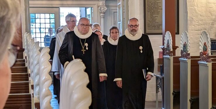 Ordinationen i Budolfi Kirke blev indledt med procession.
