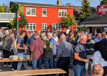 Open By Night i Mosbjerg var velbesøgt. Mosbjerg Torv var fyldt til bristepunktet.