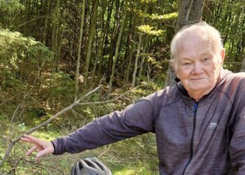 Peter Mouritzen med sin cykel i Blokhus Klitplantage. Foto: Privat.