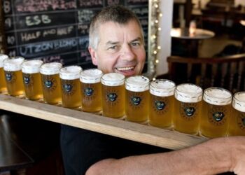 Planken fuld med Claus Søgaard. Foto: Søgaard Bryghus.