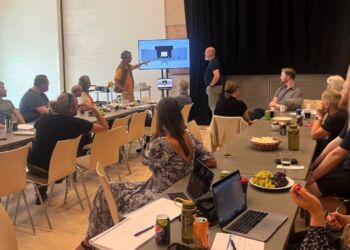 Prøvestart på forestillingen Men her går det godt. Foto: Vendsyssel Teater.