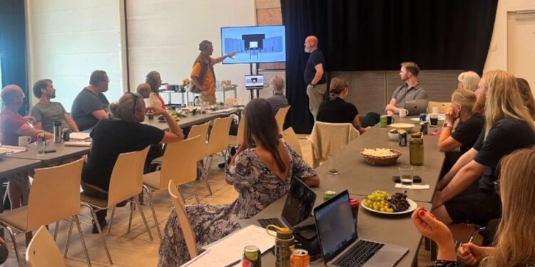 Prøvestart på forestillingen Men her går det godt. Foto: Vendsyssel Teater.