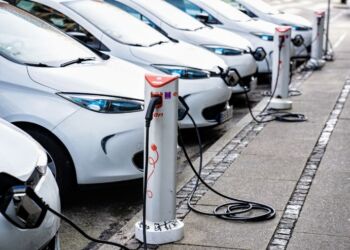 Er der i fremtiden kun parkeringspladser til elbiler, spørger Benny Risager. PR-foto.