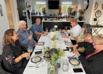 Madklubben i gang med Lucas Grøntveds menu fra Dune Dining. Foto: Privat.