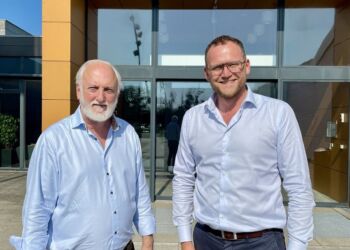 A. Neil Jacobsen og Michael Vendelbo foran indgangen til EUC Nord i Hjørring. Foto: Privat.