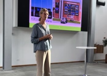 Direktør Hanne Kvist fortalte om Nordsøen Forskerpark for de fremmødte fra Erhverv Hjørring. Foto: Niels Chr. Jakobsen.