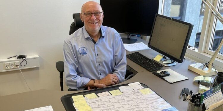 Niller alias Niels Kr. Nielen i sit kontor i Fiskeriets Hus. Foto (arkiv): Niels Chr. Jakobsen.