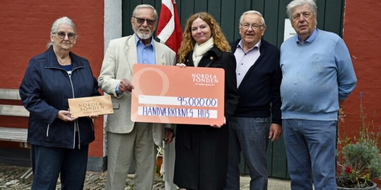 Fra venstre ses Gurli Hansen, John Klinkby, Betina D Jensen, Bent Vanggaard, Kai Steckher. Foto: HH.